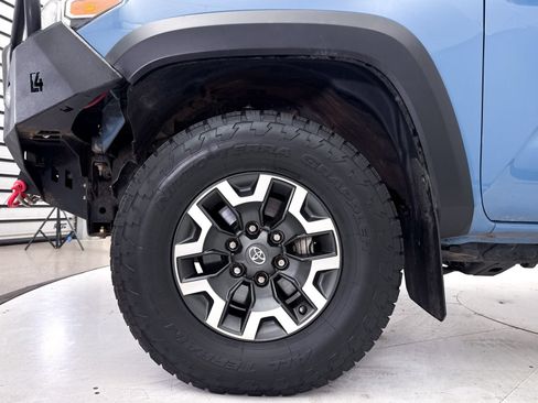Used 2019 Toyota Tacoma TRD Off-Road w/ Technology Package AWD/4WD image 12