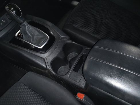 Used 2019 Nissan Rogue Sport S image 26