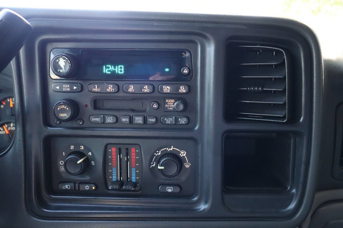 Used 2004 Chevrolet Suburban LS w/ Preferred Equipment Group AWD/4WD image 33