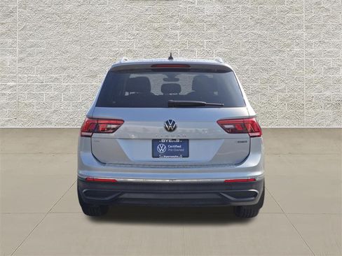 Certified 2024 Volkswagen Tiguan SE AWD/4WD image 6