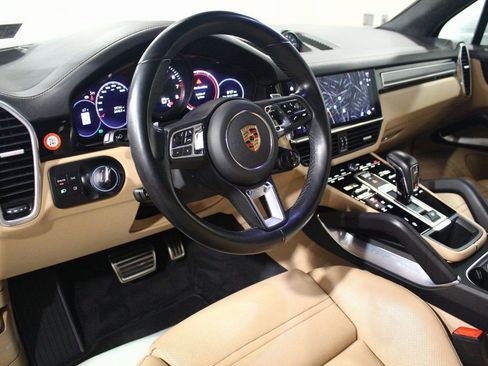 Used 2022 Porsche Cayenne Turbo image 5