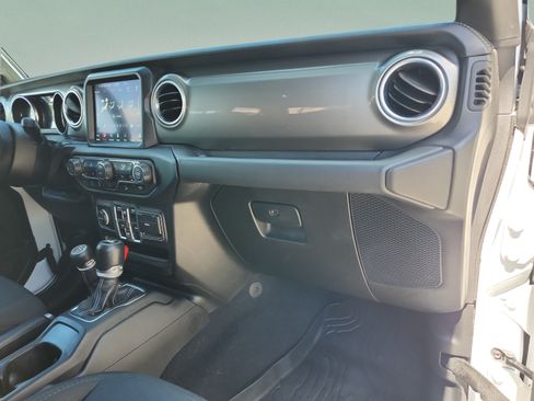 Used 2018 Jeep Wrangler Unlimited Sahara AWD/4WD image 20