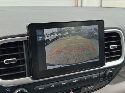 Used 2025 Hyundai Venue SEL FWD image 17