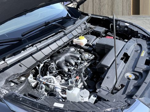 Used 2025 Nissan Pathfinder S FWD image 19