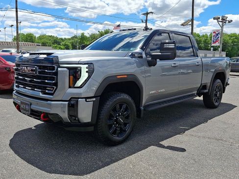 Used 2025 GMC Sierra 2500 AT4 AWD/4WD image 3