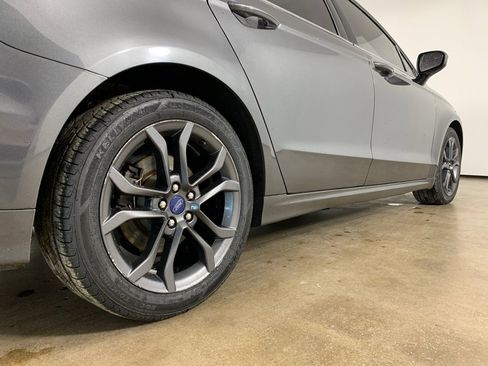 Used 2018 Ford Fusion SE w/ Equipment Group 201A image 9