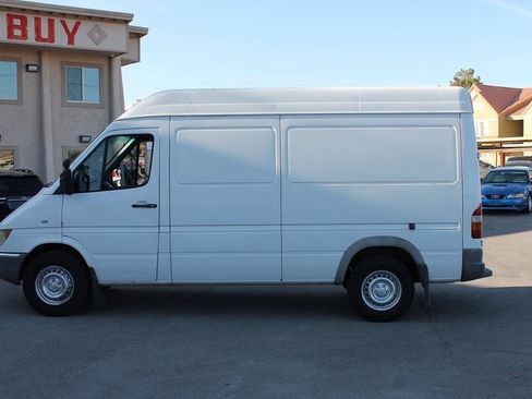 Used 2005 Dodge Sprinter 2500 w/ PWR Convenience Group RWD image 4