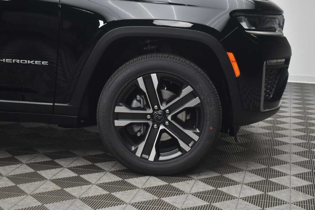 New 2027 Jeep Grand Cherokee Limited AWD/4WD image 6