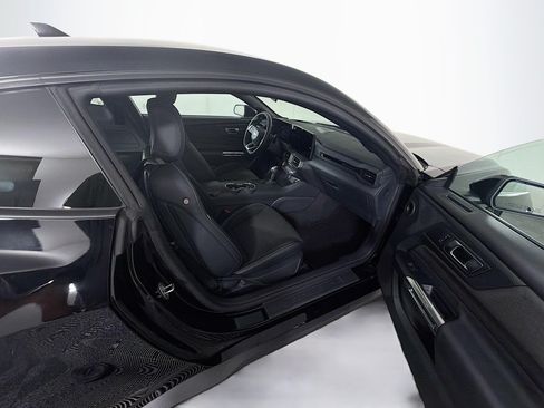 Used 2025 Ford Mustang Coupe RWD image 27