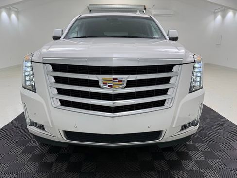 Used 2019 Cadillac Escalade ESV Luxury AWD/4WD image 2