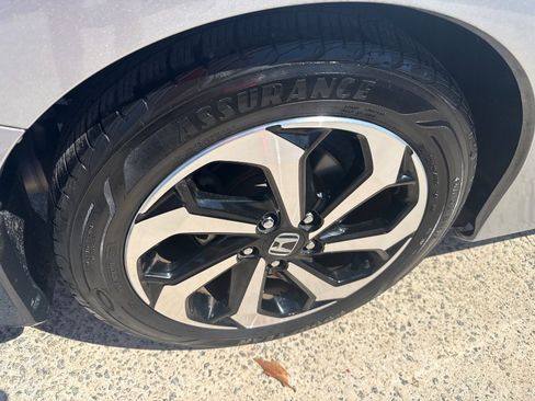 Used 2017 Honda Accord EX-L image 9