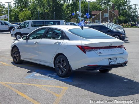 Used 2022 Hyundai Elantra SEL w/ Convenience Package FWD image 5