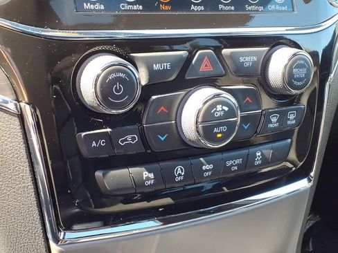 Used 2022 Jeep Grand Cherokee Limited AWD/4WD image 23