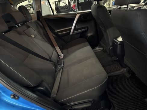 Used 2018 Toyota RAV4 LE AWD/4WD image 25