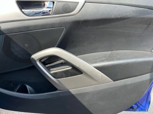 Used 2013 Hyundai Veloster FWD image 18
