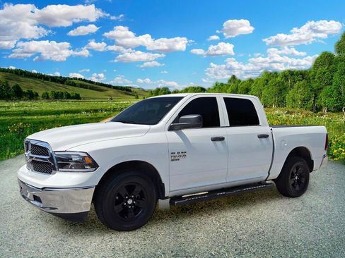 Certified 2022 RAM 1500 Classic SLT RWD image 2