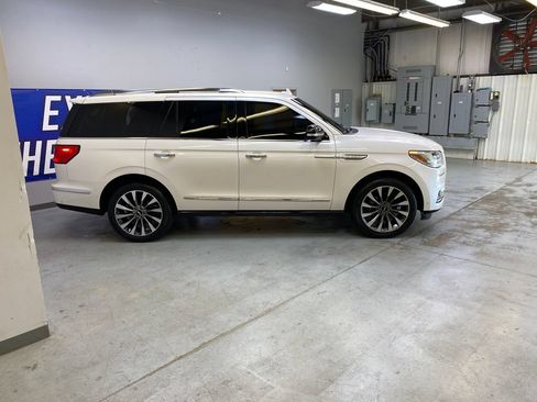 Used 2018 Lincoln Navigator Select w/ Technology Package RWD image 8