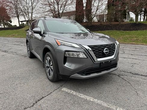 Used 2023 Nissan Rogue SV image 1