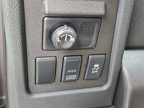 Used 2011 Nissan Rogue SV AWD/4WD image 18