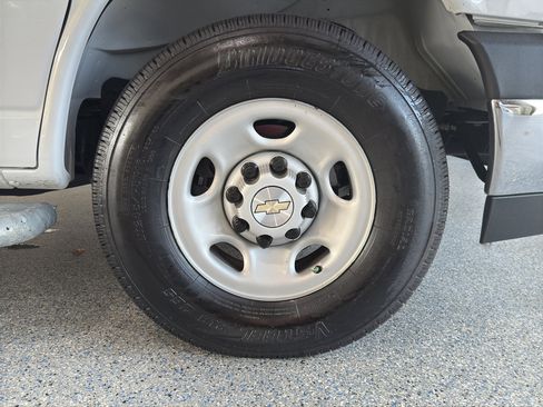 Used 2024 Chevrolet Express 2500 w/ Driver Convenience Package image 29