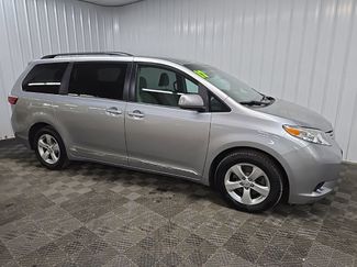 Used 2017 Toyota Sienna LE video 1
