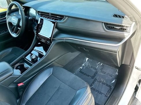 Used 2024 Jeep Grand Cherokee Altitude image 28