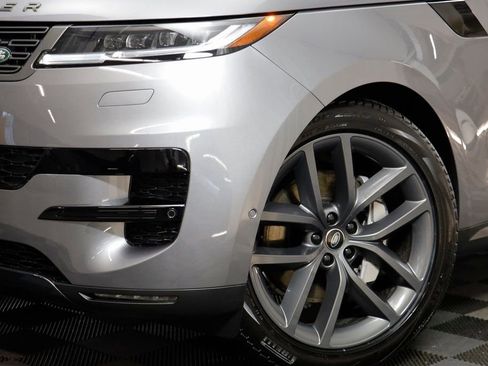 Used 2025 Land Rover Range Rover Sport SE image 2