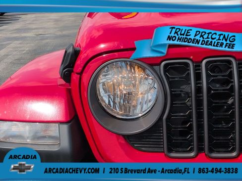 Used 2024 Jeep Gladiator Sport AWD/4WD image 10