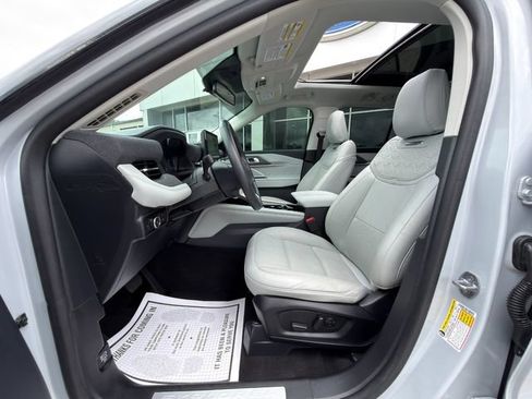 Used 2025 Ford Explorer Platinum w/ Ultimate Package AWD/4WD image 25
