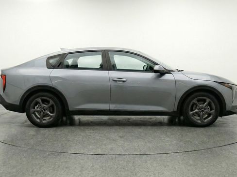 Used 2025 Kia K4 LXS image 11