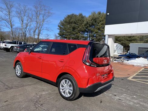 Used 2023 Kia Soul LX image 3
