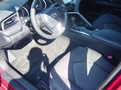Used 2018 Toyota Camry LE w/ Convenience Package FWD image 7