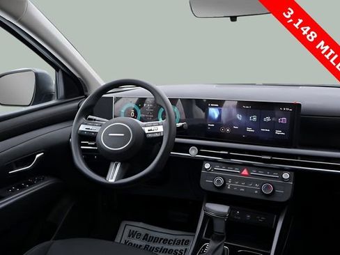 Used 2025 Hyundai Tucson SE image 10