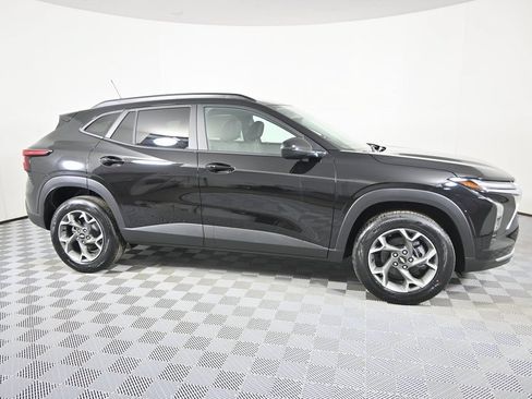 New 2026 Chevrolet Trax LT w/ Driver Confidence Package FWD image 8