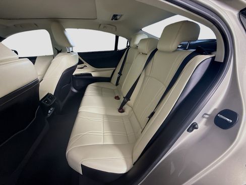 Used 2022 Lexus ES 350 Ultra Luxury w/ Accessory Package 2 FWD image 25