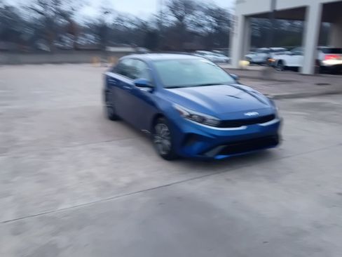 Used 2024 Kia Forte LXS image 6