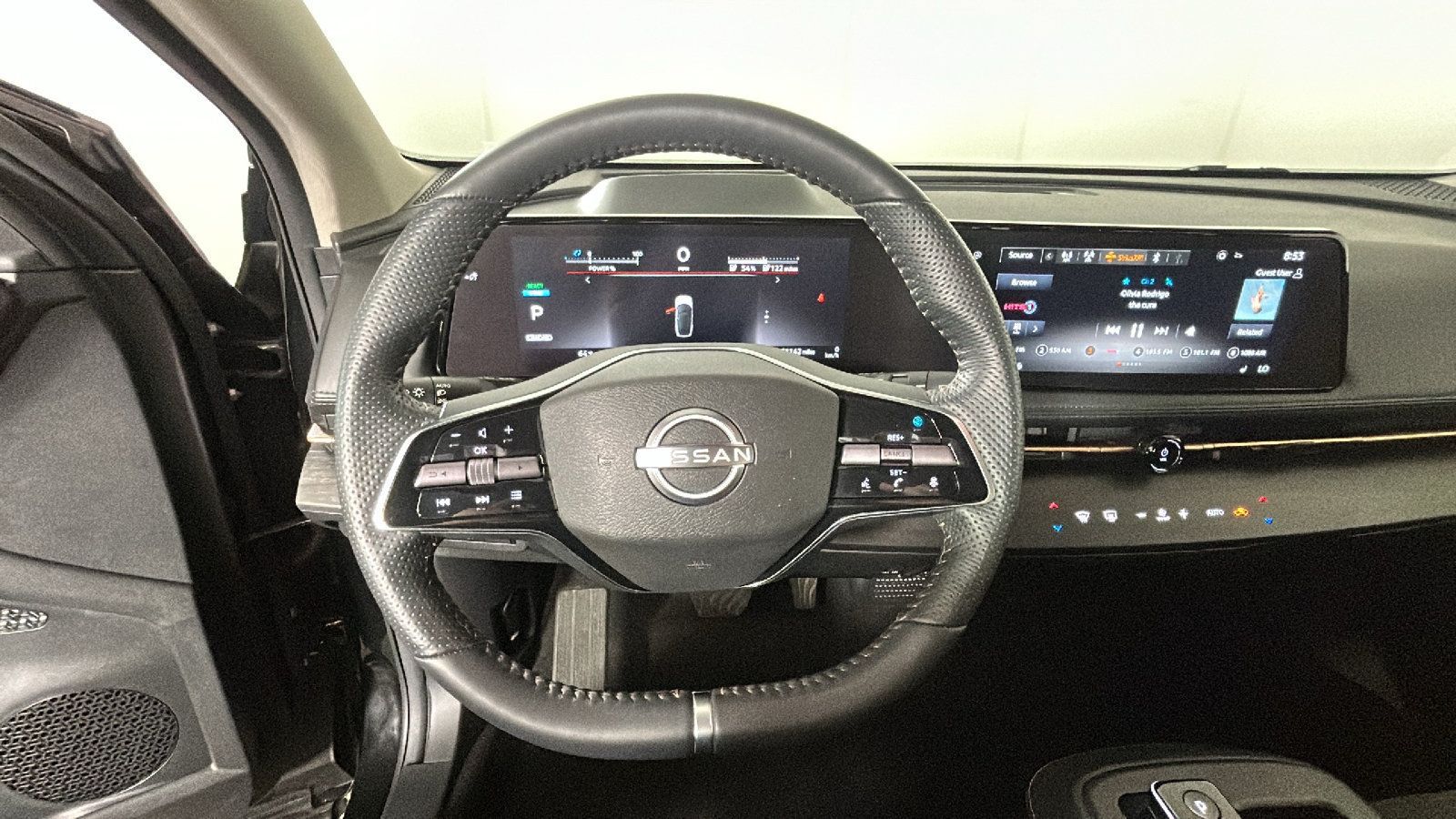 Used 2023 Nissan Ariya AWD image 17