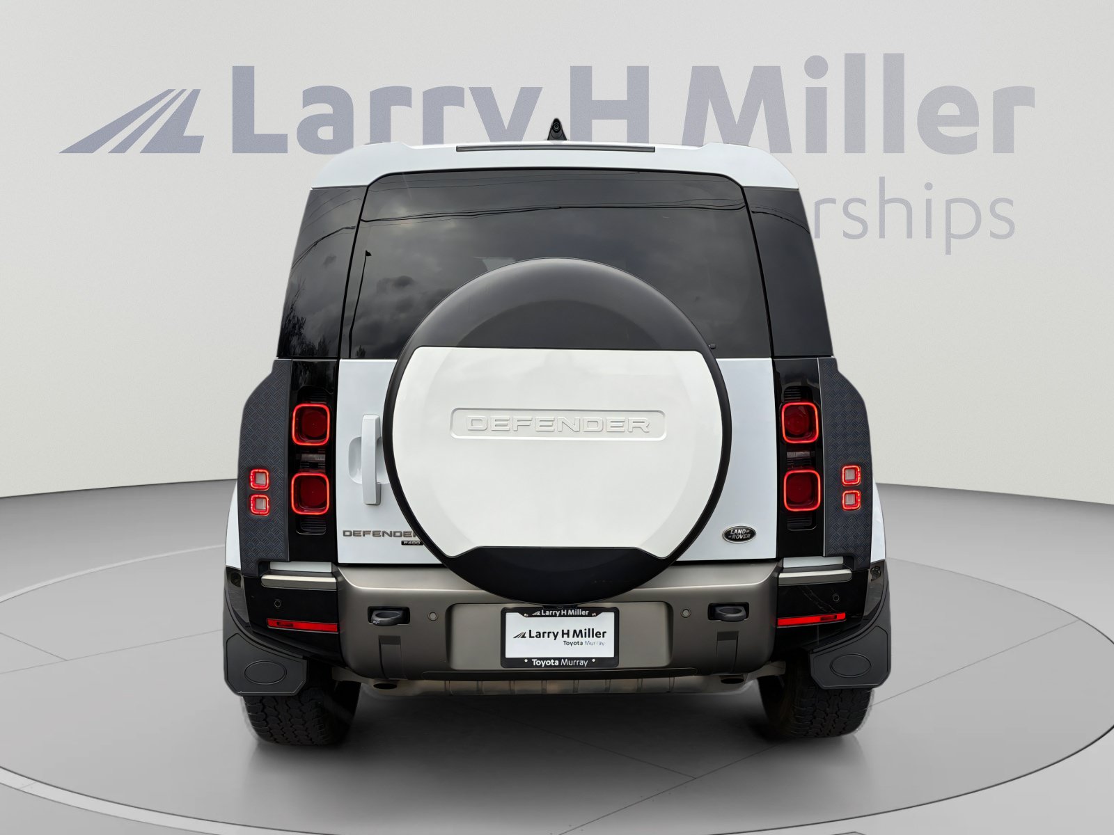 Used 2021 Land Rover Defender 110 X-Dynamic HSE AWD/4WD image 4