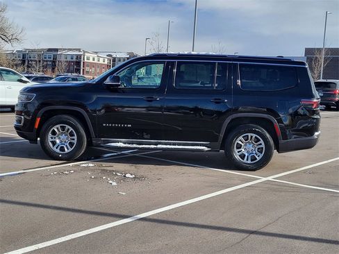 Used 2022 Jeep Wagoneer Series I image 2