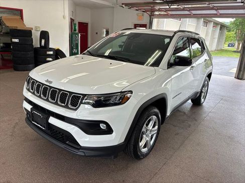 Certified 2023 Jeep Compass Latitude AWD/4WD image 3