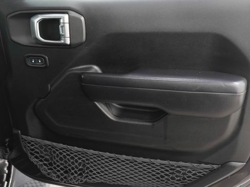 Used 2019 Jeep Wrangler Unlimited Rubicon w/ Dual Top Group AWD/4WD image 9