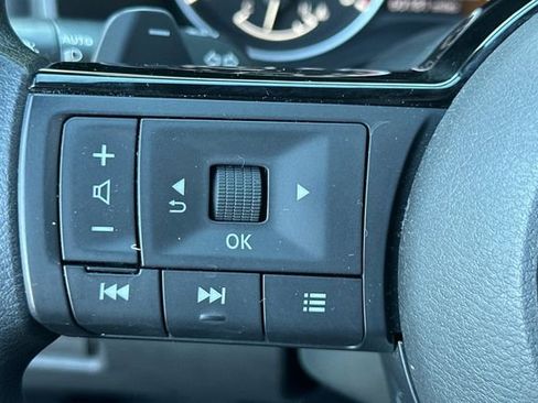 Used 2023 Nissan Rogue SV image 27