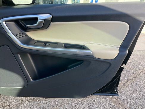 Used 2016 Volvo V60 T5 Premier image 30