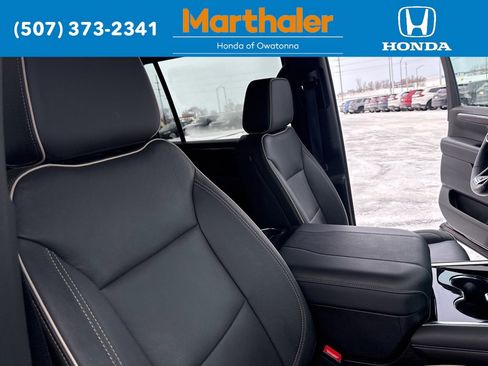 Used 2025 Chevrolet Suburban Premier image 22