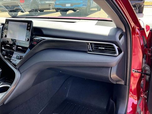 Used 2022 Toyota Camry XLE w/ Navigation Upgrade Package image 13