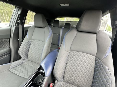 Used 2021 Toyota C-HR XLE image 7