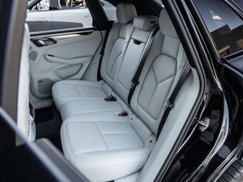 Certified 2024 Porsche Macan S AWD/4WD image 35