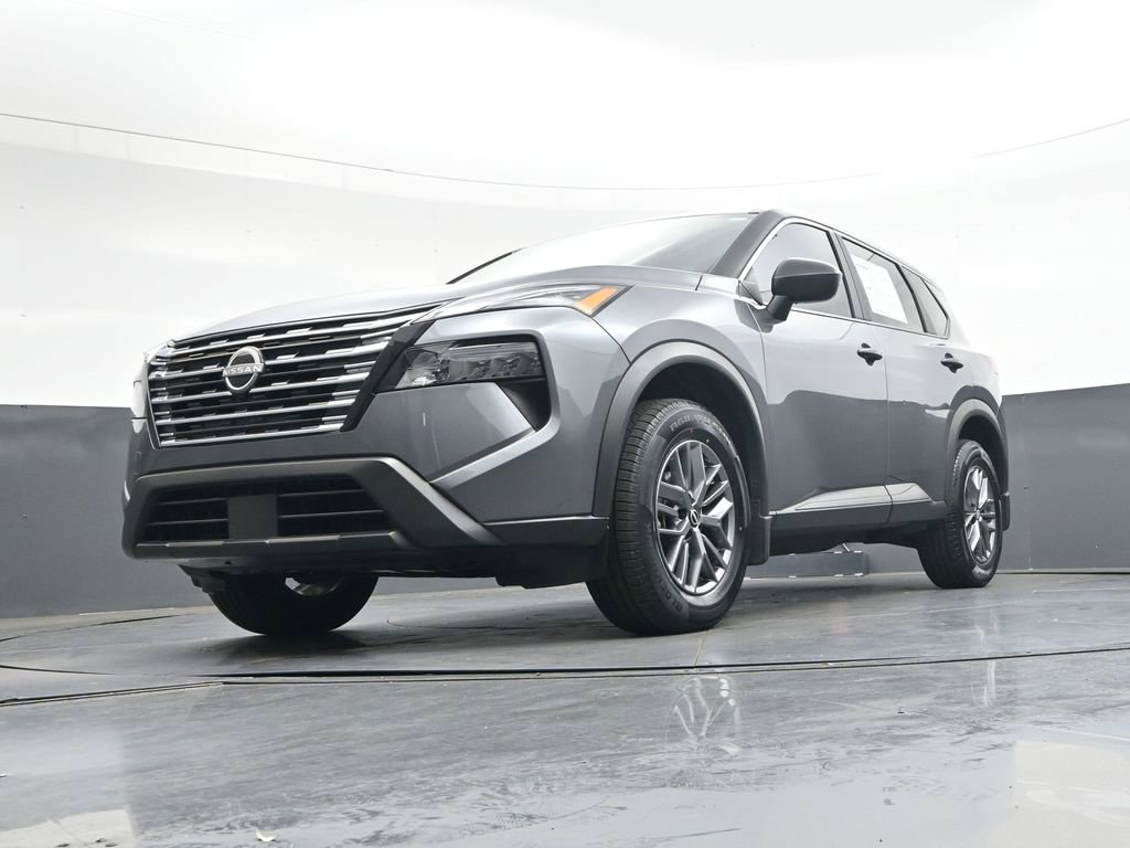 Used 2025 Nissan Rogue S FWD image 38