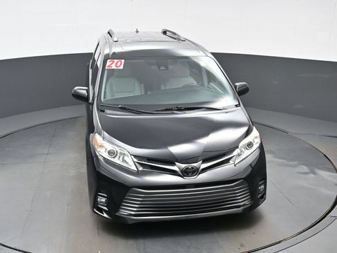 Used 2020 Toyota Sienna XLE FWD image 34