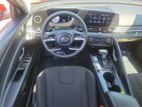 Certified 2023 Hyundai Elantra SEL w/ Convenience Package FWD image 7